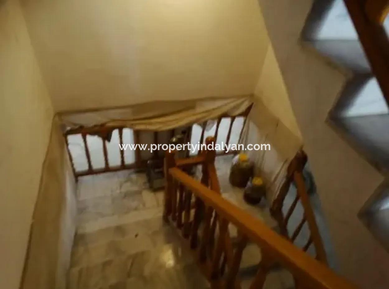 6 Mehrfamilienhäuser Auf 717 M2 Grundstück Im Zentrum Von Köyceiz Stehen Komplett Zum Verkauf