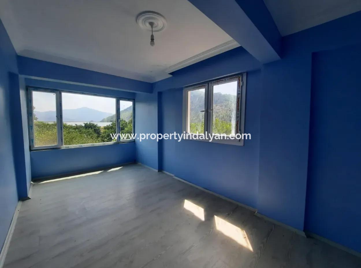 1 570 M2 Grundstück In Köyceğiz Çandır, Muğla, Schwimmbad, Seeblick Triplex Zu Verkaufen