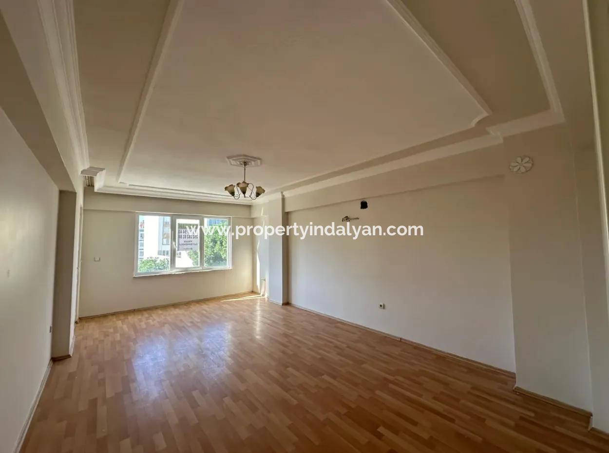 Boulevard Fassade 3 1 Wohnzimmer- Und Küchenwohnung Zum Verkauf