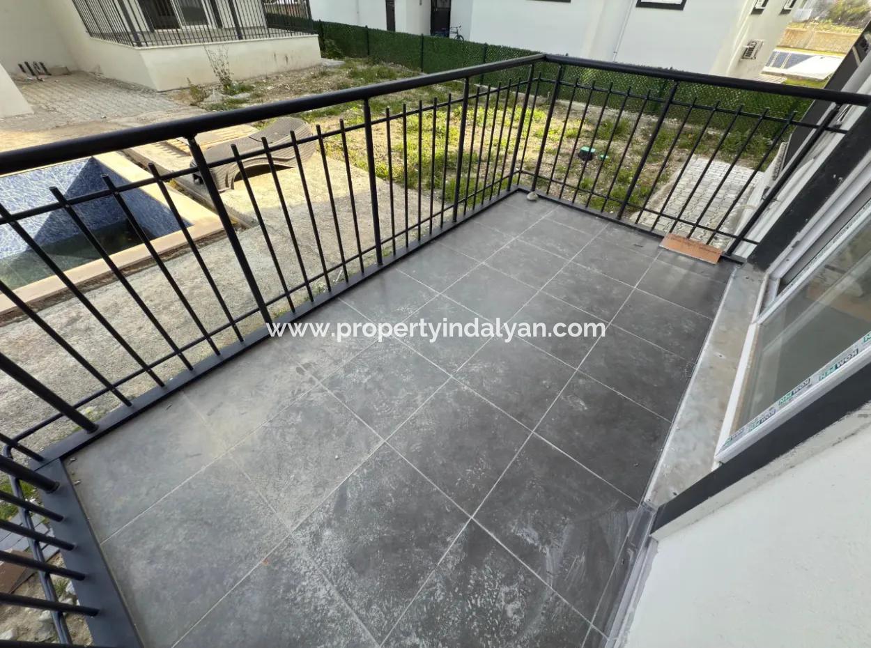 1 1 Geräumige, Brandneue Wohnung Zum Verkauf In Einem Komplex Mit Pool In Der Nähe Des Zentrums Von Ortaca.