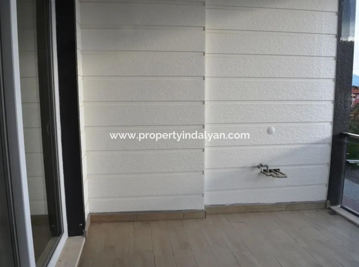 Null Geschäfte Zum Verkauf Im Dorf Business Center