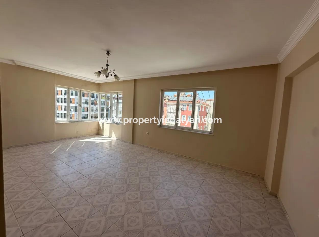 3 1 Geschlossene Küche Wohnung Zu Vermieten Im Zentrum Von Ortaca