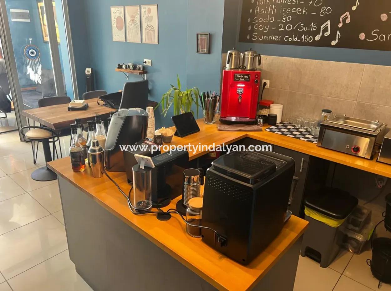 Workplace Cafe In Der Nähe Des Sees Im Zentrum Von Muğla Köyceğiz Steht Zum Verkauf