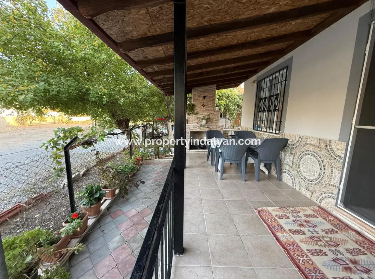 Ein Freistehendes 2,5-Stöckiges Gebäude An Der Dalyan-Straße In Ortacada Steht Zum Verkauf.