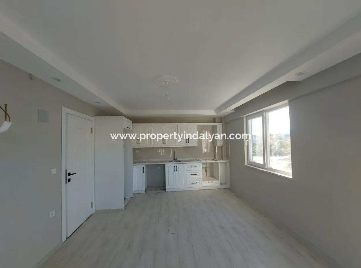 Eine 11-Wohnung Im Mittleren Stock Eines Brandneuen Dreistöckigen Gebäudes Mit Schwimmbad Im Zentrum Von Muğla Ortaca Steht Zum Verkauf