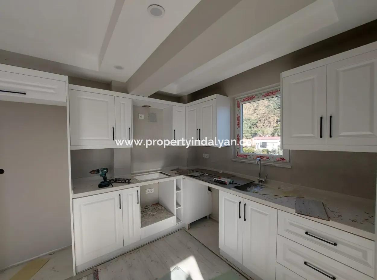 2 1-Wohnungen Zum Verkauf Im Mittleren Stockwerk Eines Brandneuen Dreistöckigen Gebäudes Mit Schwimmbad Im Zentrum Von Muğla Ortaca