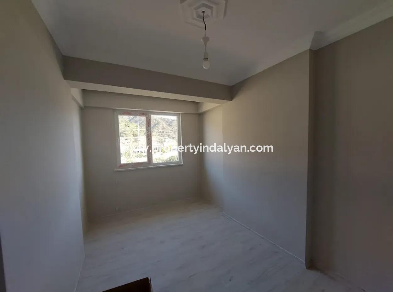 2 1-Wohnungen Zum Verkauf Im Mittleren Stockwerk Eines Brandneuen Dreistöckigen Gebäudes Mit Schwimmbad Im Zentrum Von Muğla Ortaca