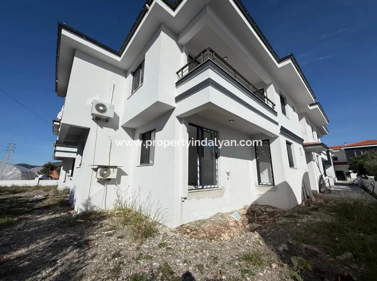 2 1-Wohnungen Zum Verkauf Im Mittleren Stockwerk Eines Brandneuen Dreistöckigen Gebäudes Mit Schwimmbad Im Zentrum Von Muğla Ortaca