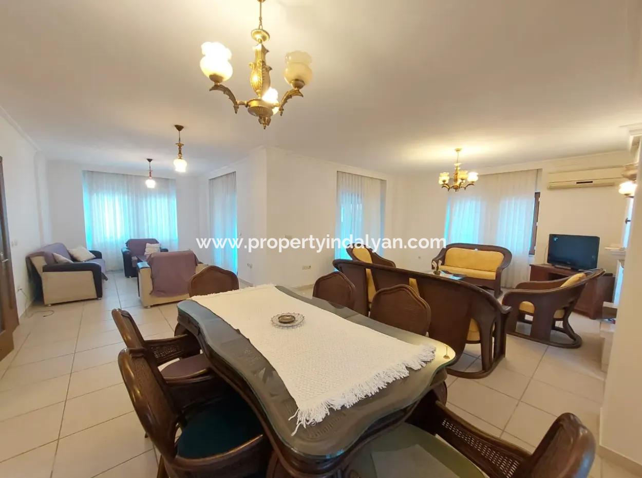 Möbliert 31, 2 Doppelhaushälfte, Von Denen Eines Auf Einem 700 M² Großen Grundstück Mit Schwimmbad In Muğla Dalyan Gemietet Ist