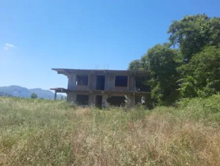 10 000 M2 Grundstück Zum Verkauf Mit Haus In 2-Stöckiger Rohbauweise Zwischen Ortaca Hill Und Muğla Ortaca.