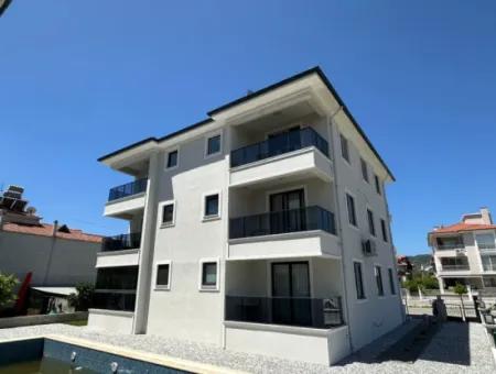 Zu Verkaufen 2 In 1 Wohnung Ohne Fußbodenheizung Schwimmbad Im Zentrum