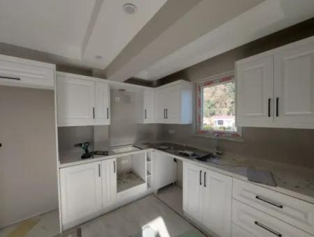 2 1-Wohnungen Zum Verkauf Im Mittleren Stockwerk Eines Brandneuen Dreistöckigen Gebäudes Mit Schwimmbad Im Zentrum Von Muğla Ortaca