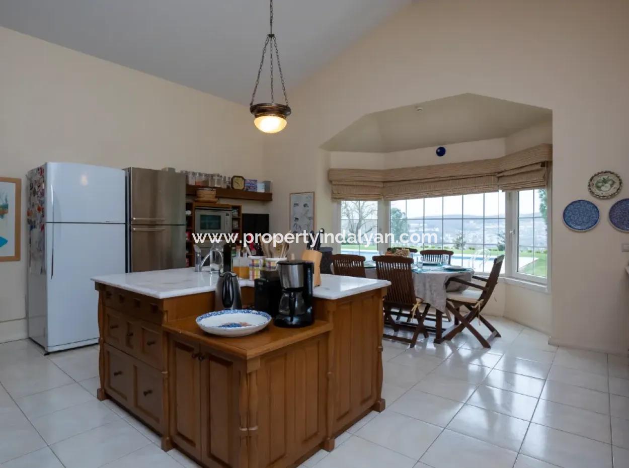 7 In 1 Detached Luxury House On A 2300 M2 Plot For Sale In Zekeriyaköy, Istanbul