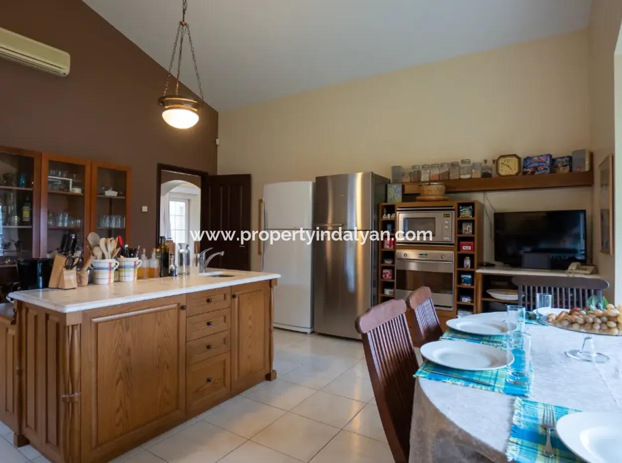 7 In 1 Detached Luxury House On A 2300 M2 Plot For Sale In Zekeriyaköy, Istanbul