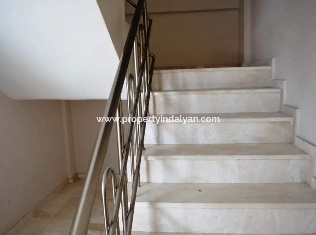 Oriya Detached With A Garden Apartment Rental In The Centre