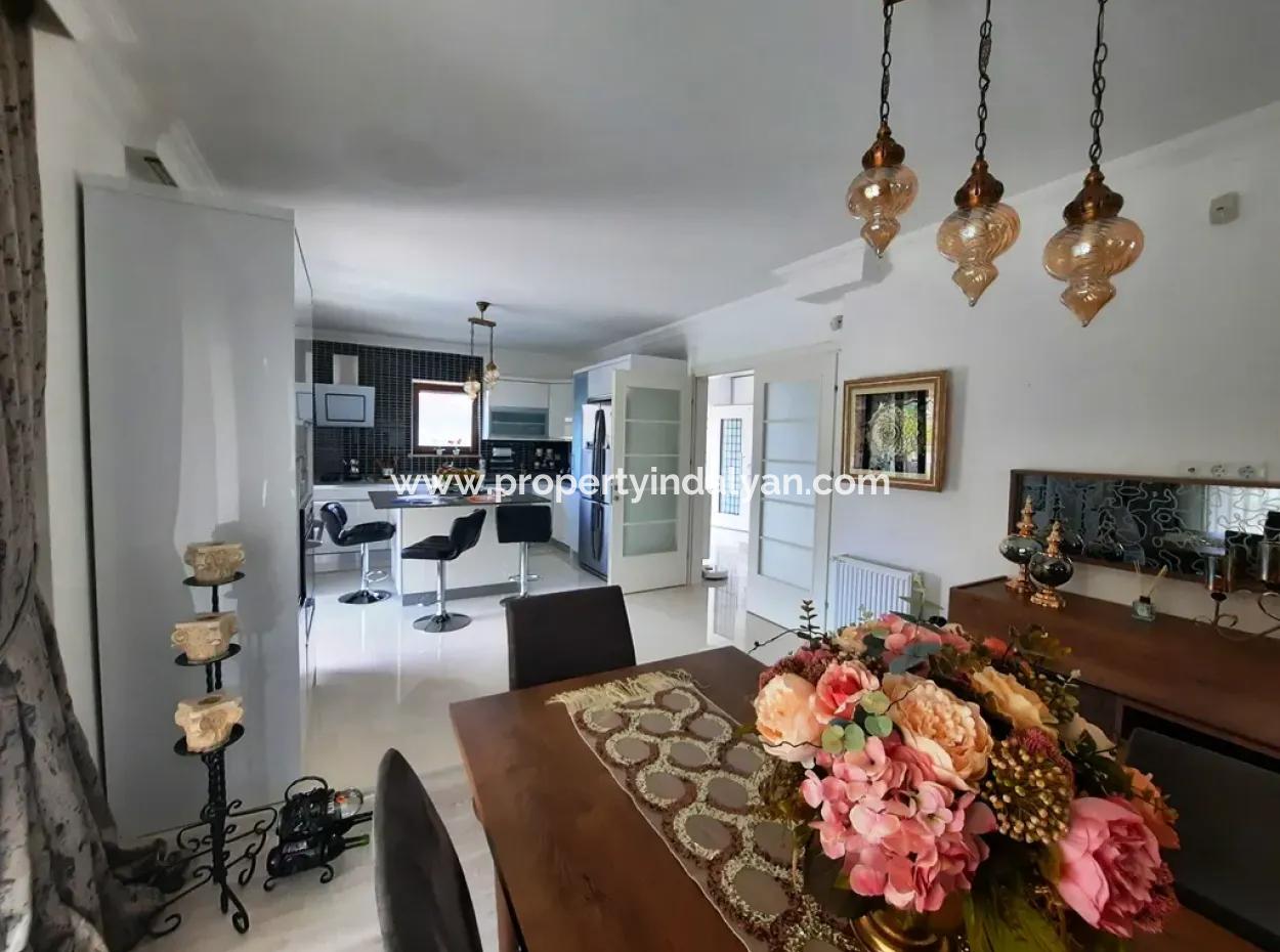 Muğla Dalyanda Satılık Yüzme Havuzlu Lüks Villa