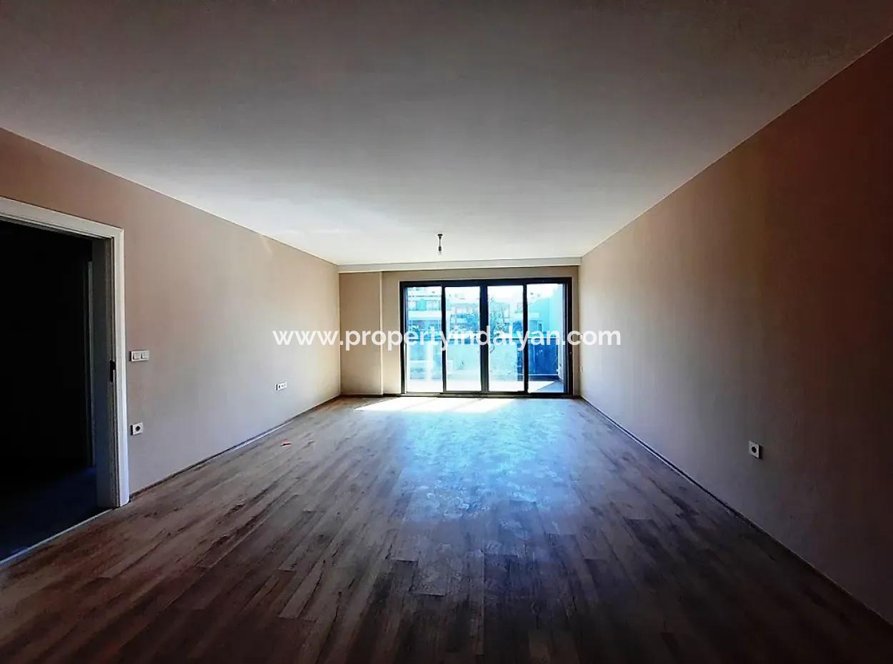 Marmaris Merkezde Ortak Yüzme Havuzlu 3+1 Sıfır Dubleks Satılık