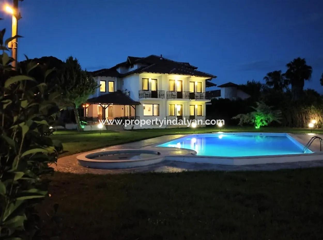 Muğla Dalyanda Satılık 1500 M2 Arsada Bakımlı Butik Otel