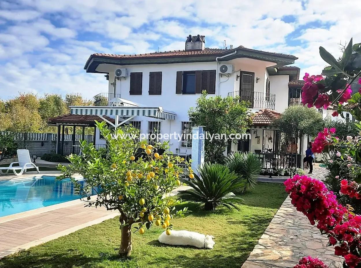 Muğla Dalyanda 845 M2 Arsada 6+2 Yüzme Havuzlu 2 Villa Satılık