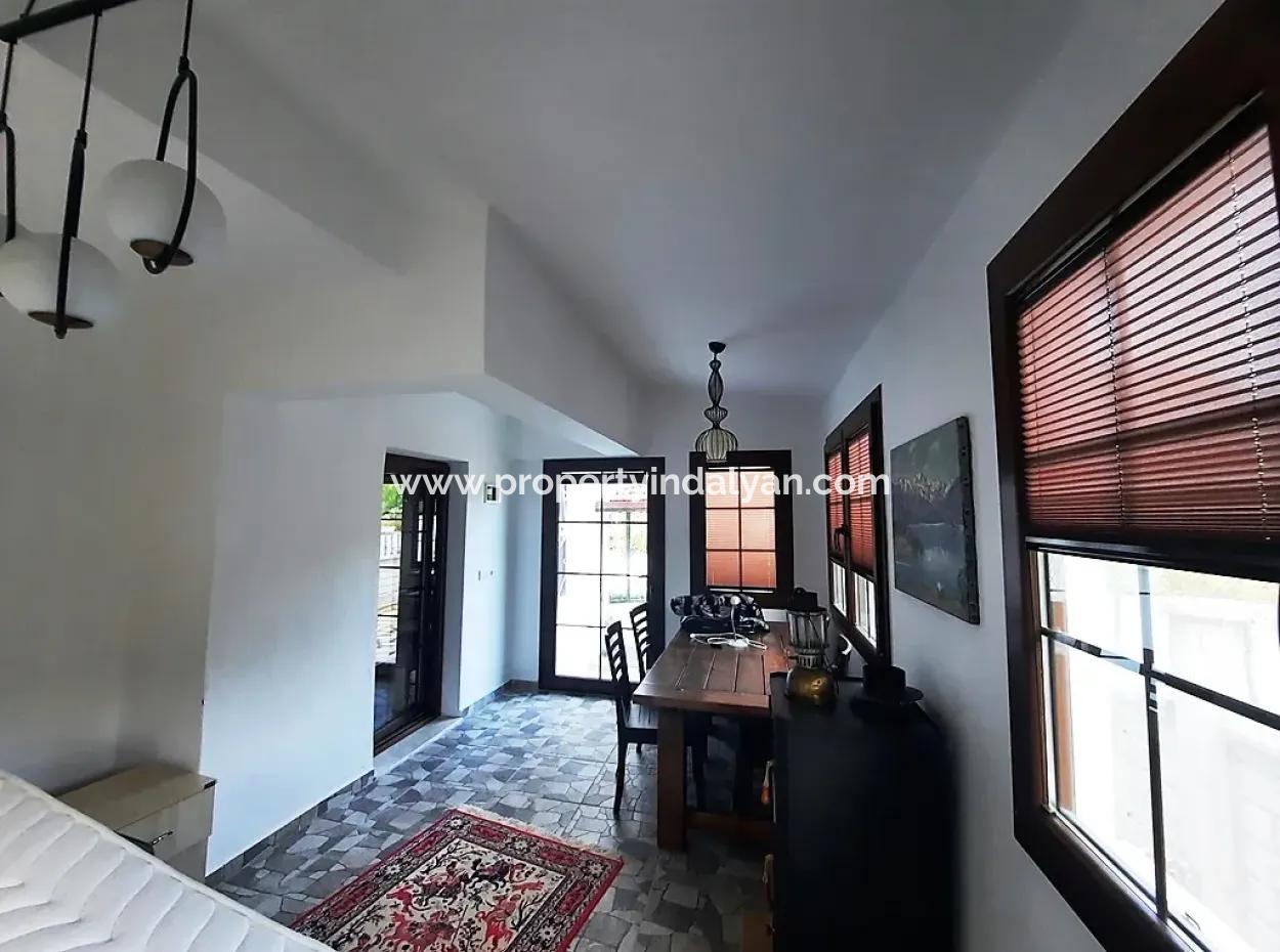 Muğla Dalyanda 845 M2 Arsada 6+2 Yüzme Havuzlu 2 Villa Satılık