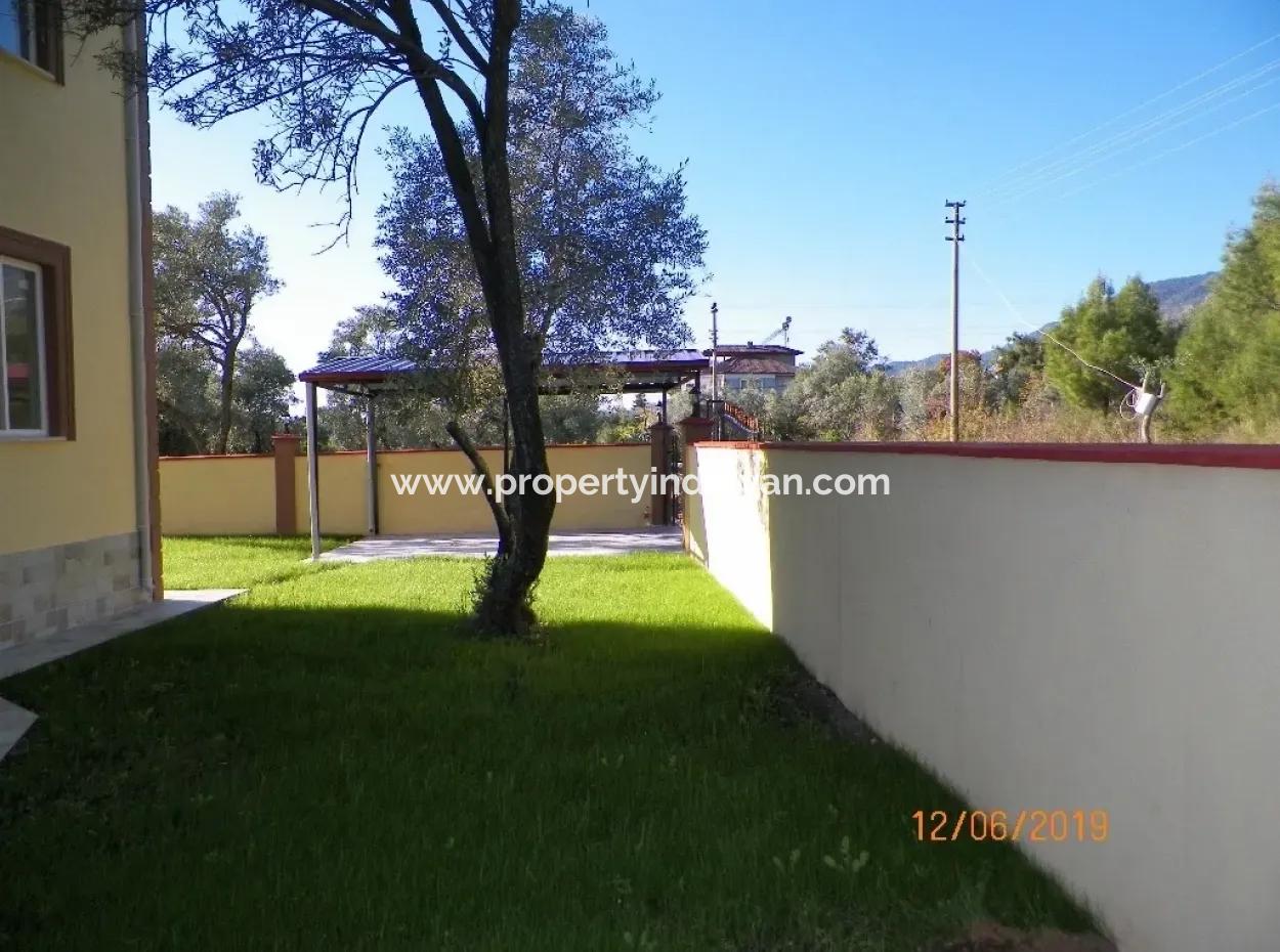 Köyceğizde Satılık Göl Manzaralı Villa