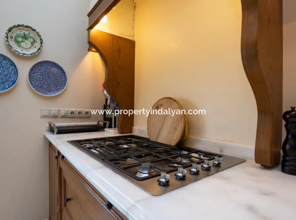 İstanbul Zekeriyaköyde Satılık 2300 M2 Arsada  7+1 Müstakil Lüks Ev