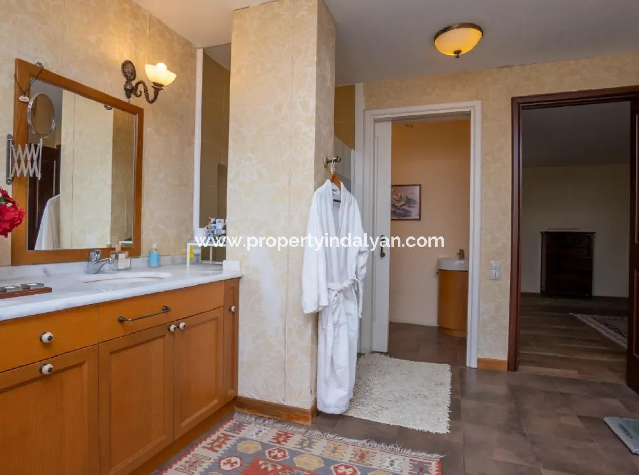 İstanbul Zekeriyaköyde Satılık 2300 M2 Arsada  7+1 Müstakil Lüks Ev