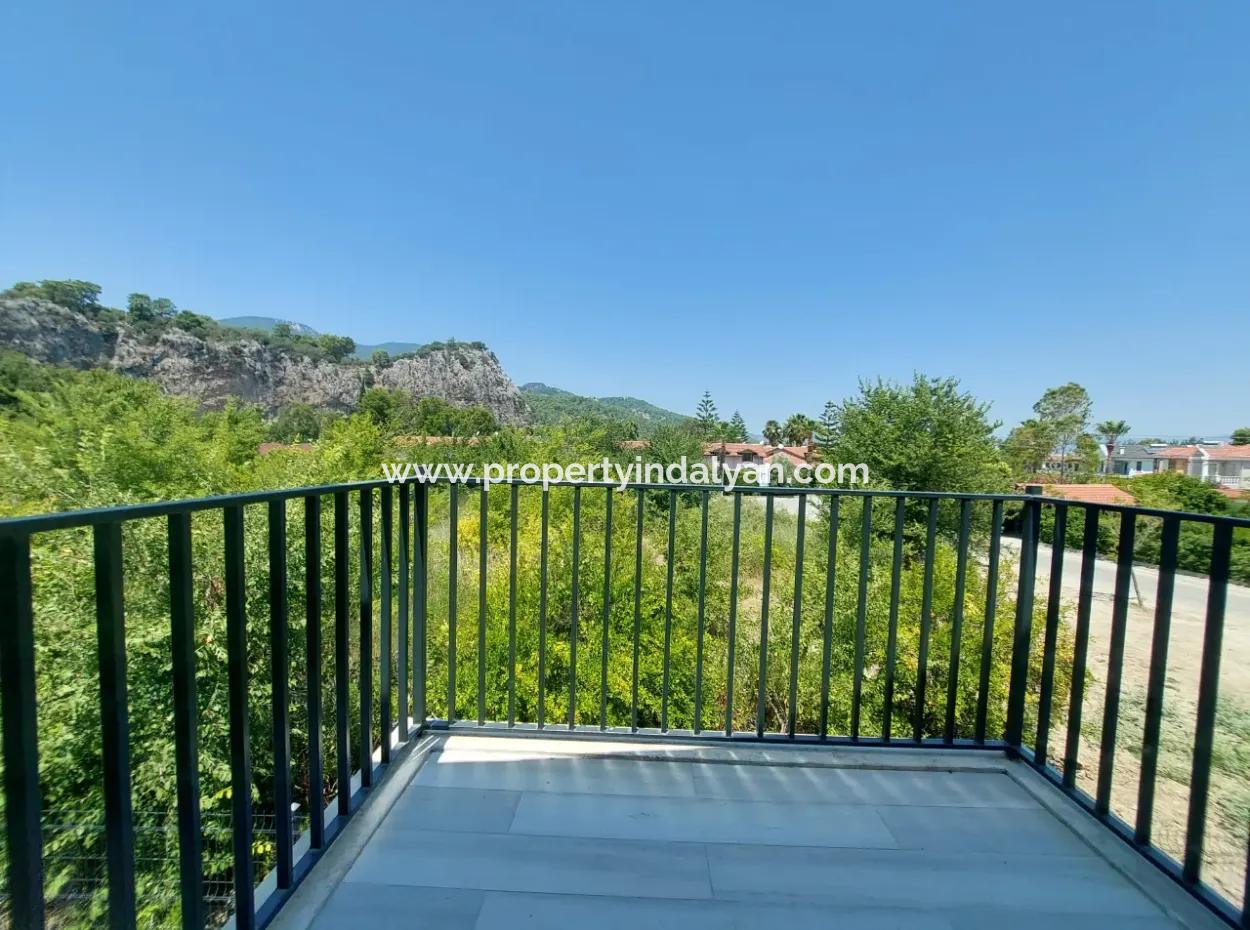 Muğla Dalyanda Kanala Sıfır 2.600 M2 Müstakil Arsada 8 Adet Sıfır Villa Turizm İşletme İçin Kiralık