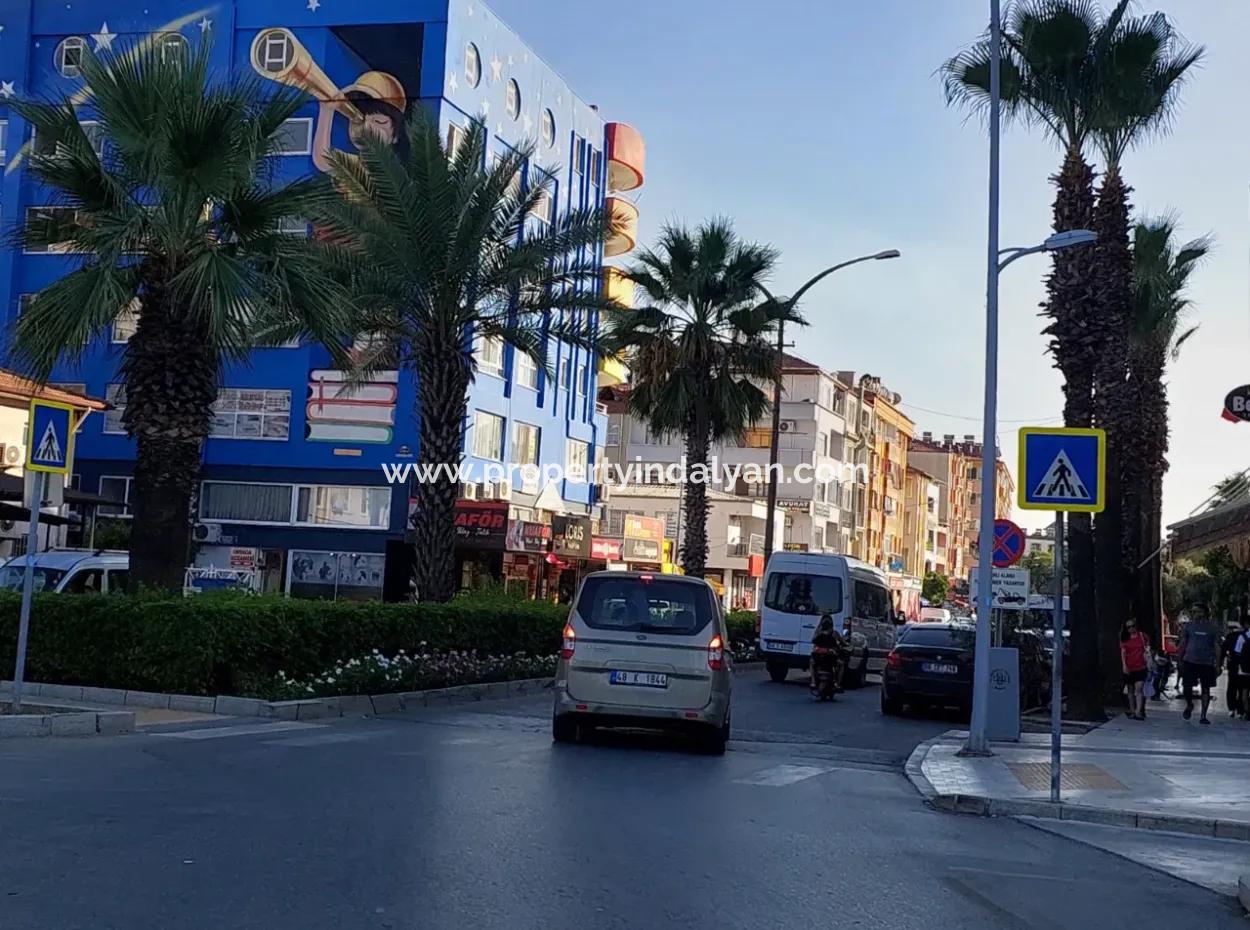 Ortaca Merkezde Kurumsal Kiracılı 300 + 300 M2 Dükkan Satılık Veya Takas Olur