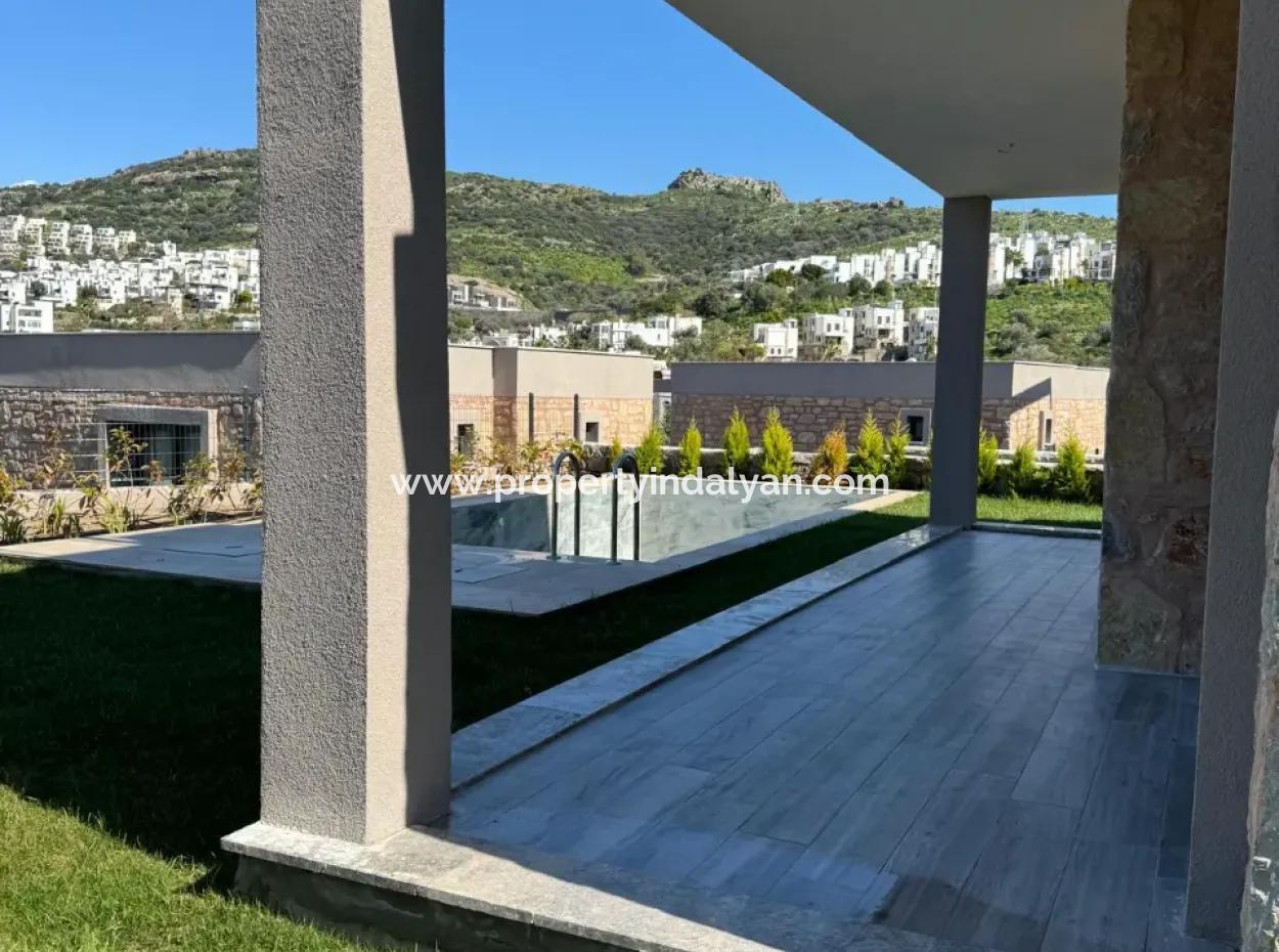 Muğla Bodrum Gündoğanda Deniz Manzaralı 4+1 Sıfır Dubleks Satılık