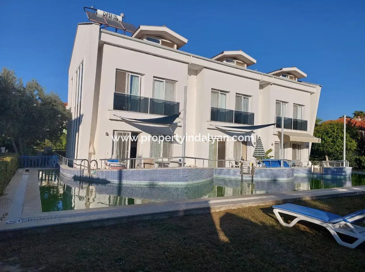 Muğla Dalyan Merkezde Yüzme Havuzlu 3+1 Fırsat Tripleks Satılık