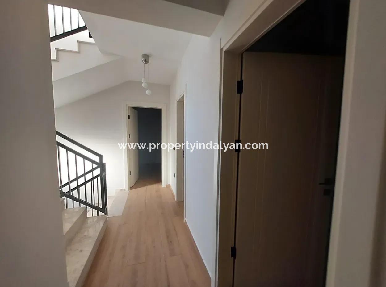 Muğla Dalyanda Sıfır 5+1 Lüks Tripleks Satılık