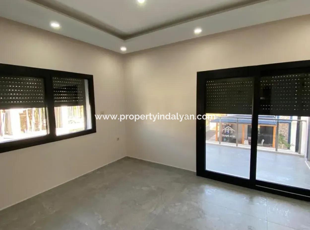 Dalamanda 600 M2 Müstakil Arsada Ortak Havuzlu Sıfır Dubleks Villa Satılık