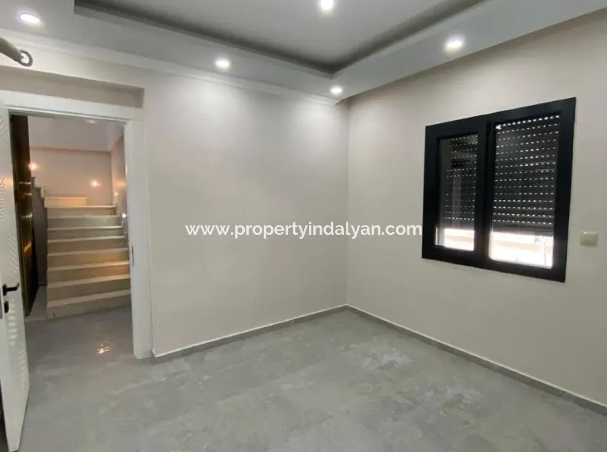 Dalamanda 600 M2 Müstakil Arsada Ortak Havuzlu Sıfır Dubleks Villa Satılık