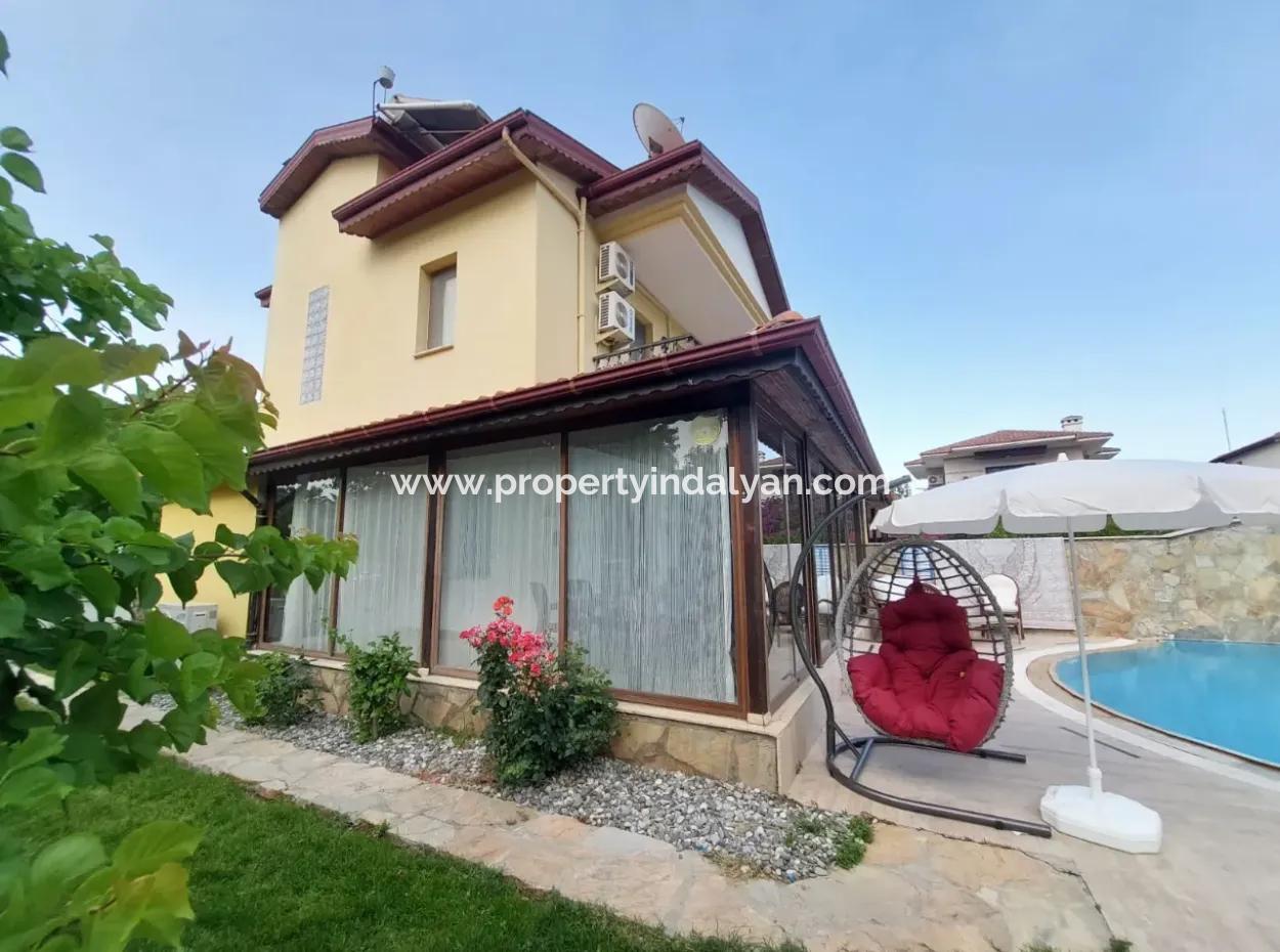 Muğla Dalyan'da 200 M2 5+1  Eşyalı  Lüks  Tripleks Villa Satılık.