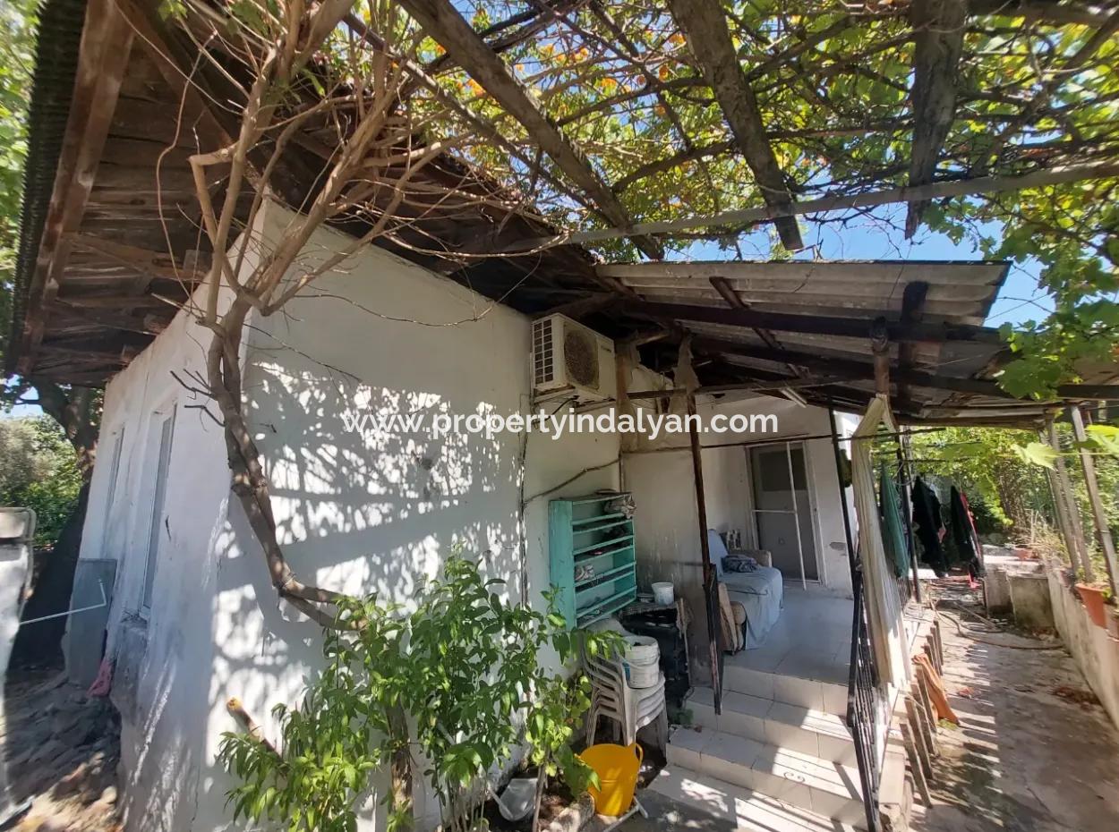 Muğla Köyceğiz Gülpınar’da Göl Yakını Bahçeli Kargir Köy Evi Satılık