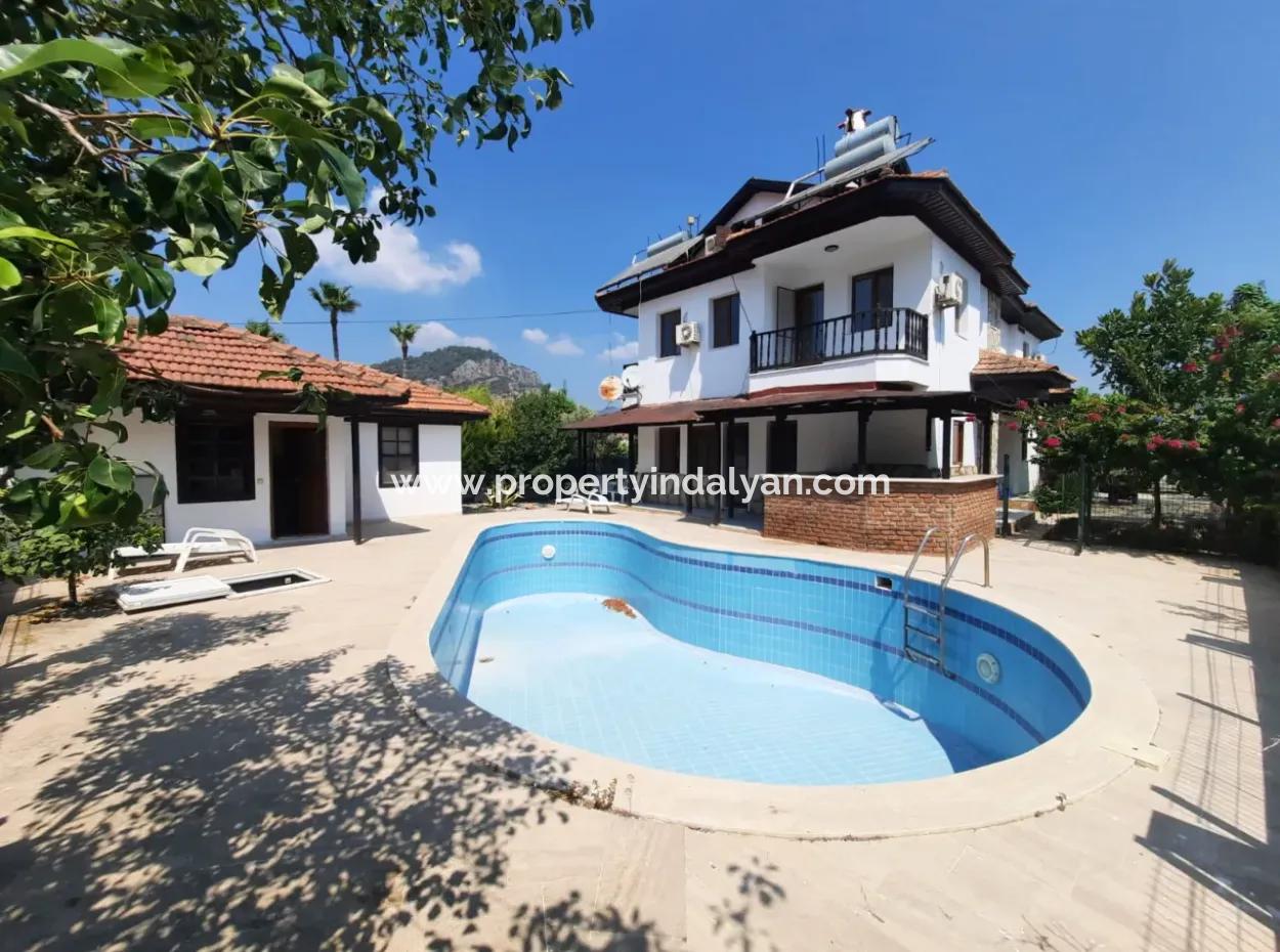Muğla Ortaca Dalyan’da Yüzme Havuzlu 3+1, Ve  1+1 Eşyasız Villa Kiralık