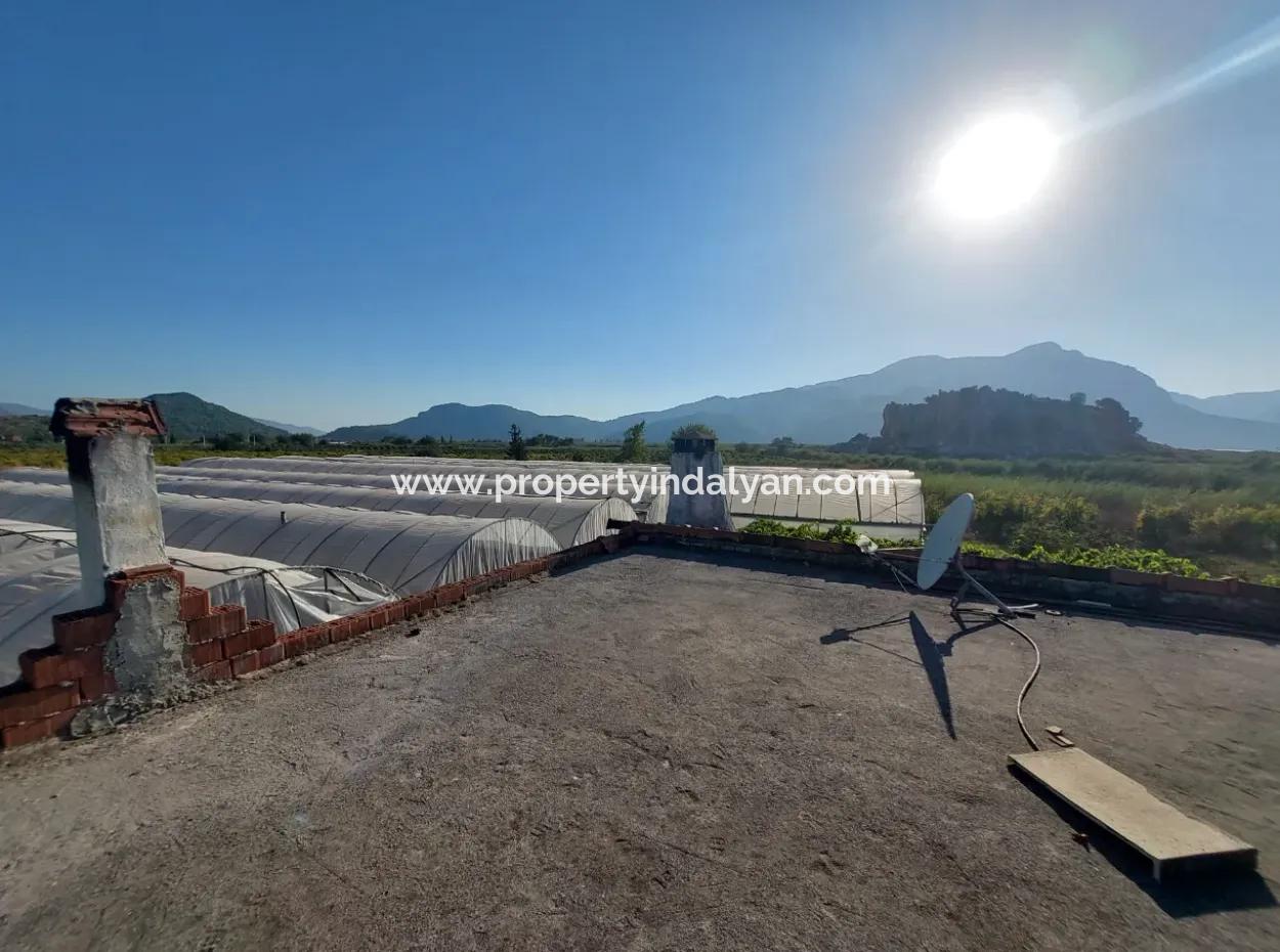 Ortaca Eskiköy’de 5.850 M² Göl Manzaralı Arazi Ve Köy Evi Satılık