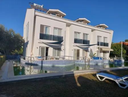 Muğla Dalyan Merkezde Yüzme Havuzlu 3+1 Fırsat Tripleks Satılık
