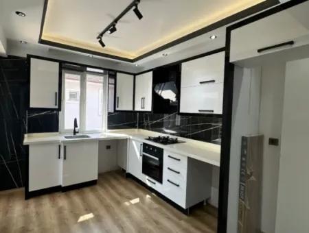 Cumhuriyet De 2+1 Kapalı Salon Mutfak Daire Satılık