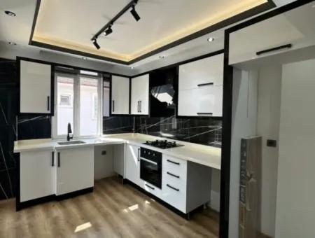 Cumhuriyet De 2+1 Kapalı Salon Mutfak Daire Satılık