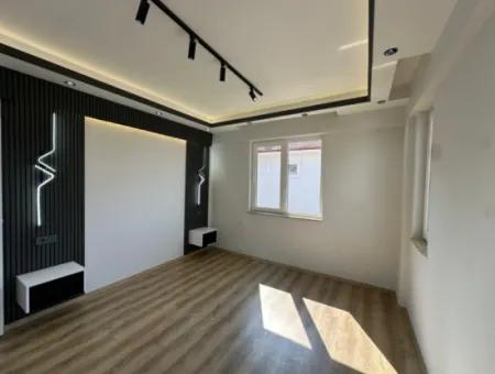 Cumhuriyet De 2+1 Kapalı Salon Mutfak Daire Satılık