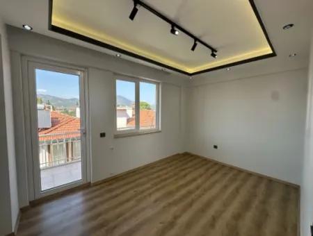 Cumhuriyet De 2+1 Kapalı Salon Mutfak Daire Satılık