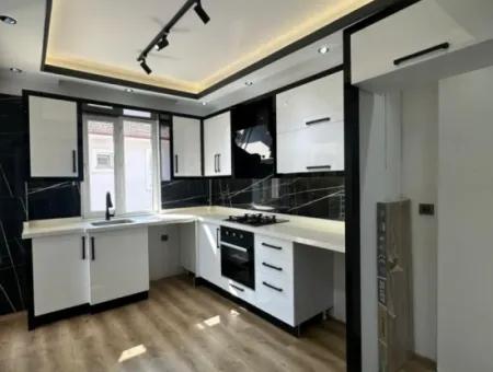 Cumhuriyet De 2+1 Kapalı Salon Mutfak Daire Satılık