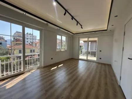 Cumhuriyet De 2+1 Kapalı Salon Mutfak Daire Satılık