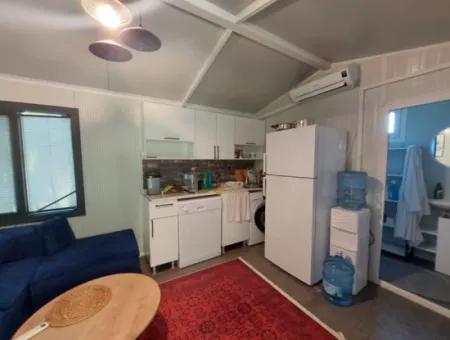 Ortaca Okçular’da 21 M² Eşyalı 1+1 Konteyner Ev – Yıllık Kiralık